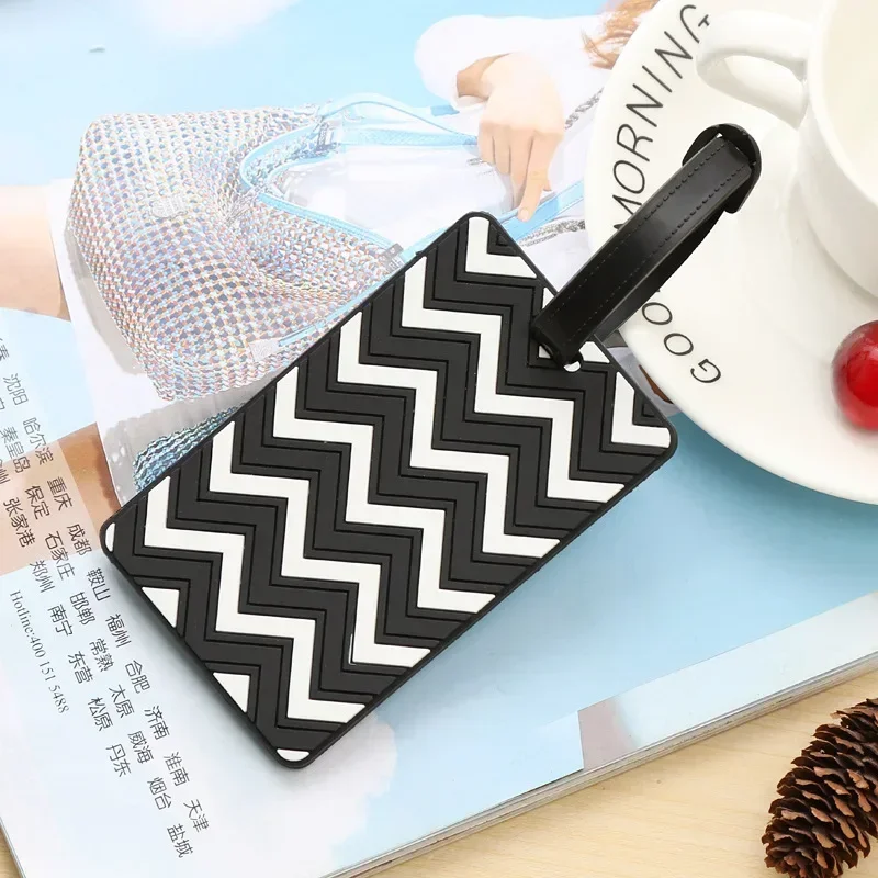 Geometrik Bagaj Etiketleri Kad - Men Accessories Name incelemesi ve fiyatı